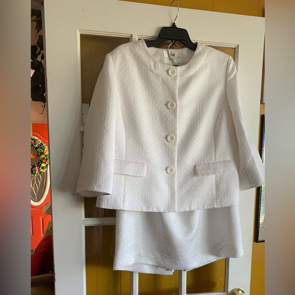 Le Suit White Textured Skirt Set - Picture 1 of 1